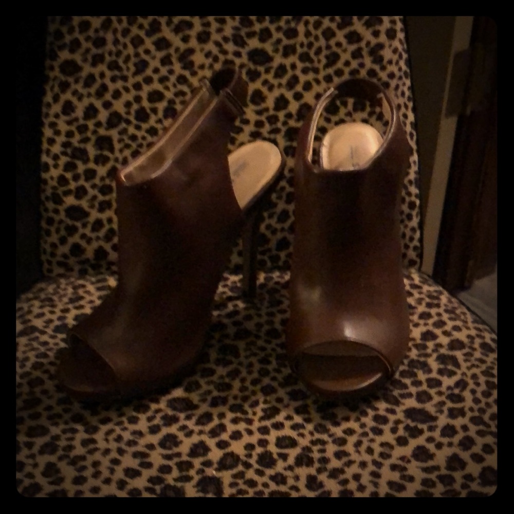 Brown stilello size 7 heels